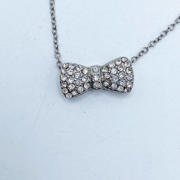 New York & Company Silver Tone Pave Rhinestone Bow Pendant Necklace Adorable 18" - Picture 3 of 6